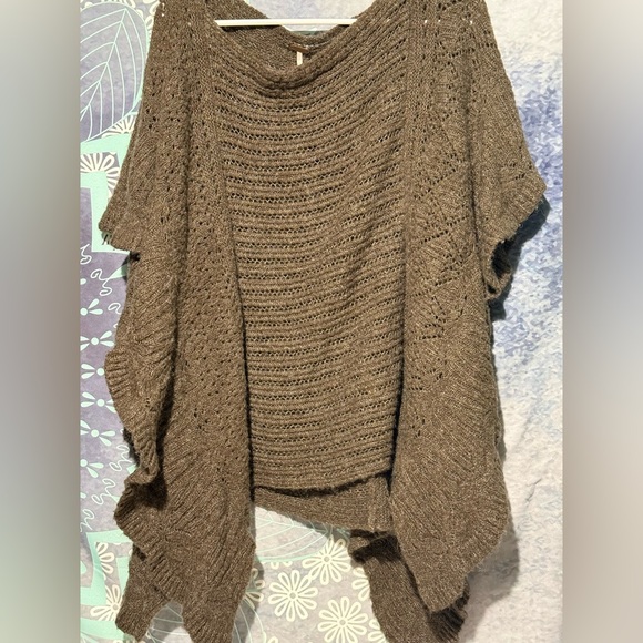 Free People Sweaters - Free People Elegant Taupe Knit oversized Poncho